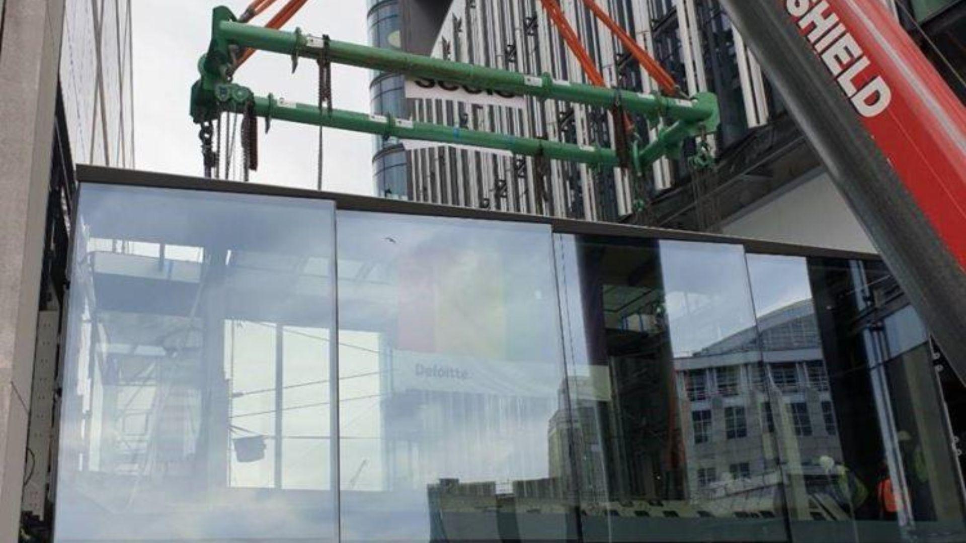 (Case Study) Hanging Glass Walkway, Deloitte Building London